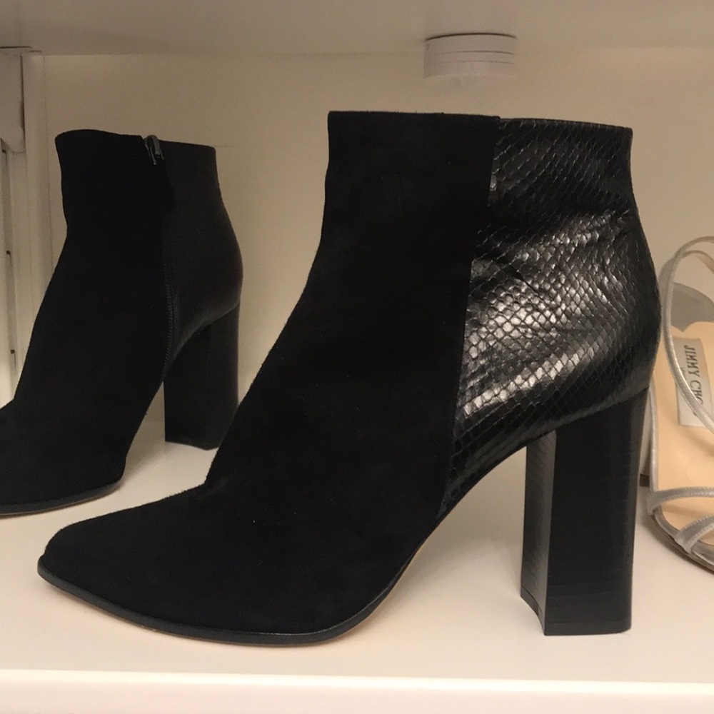 Alexandre Birman Size 39. Black Suede & Watersnake